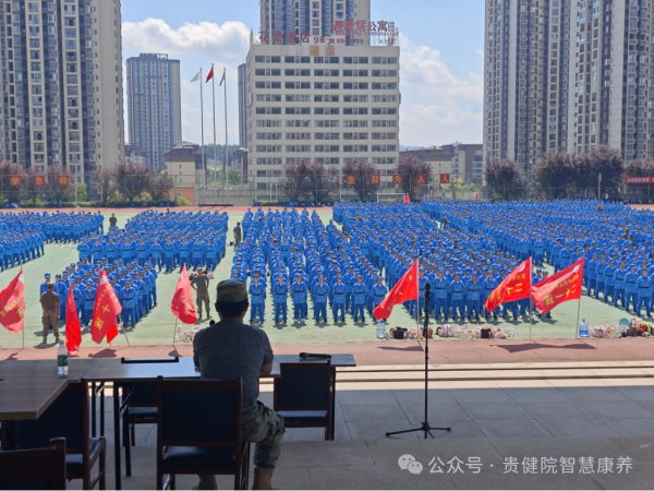 “烈日迷彩·青春淬火”